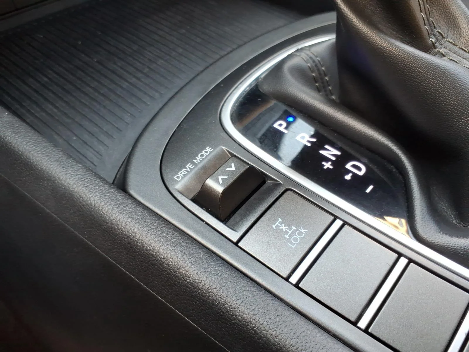 Used 2025 Denim Blue Hyundai SEL image 6