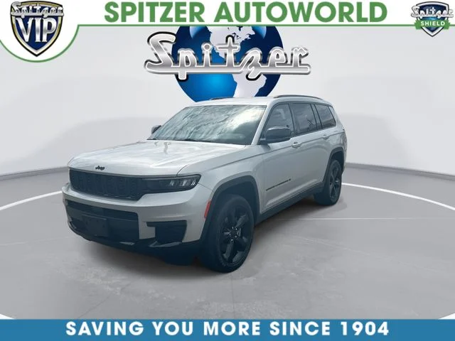 Used 2023 Silver Jeep Altitude image 4