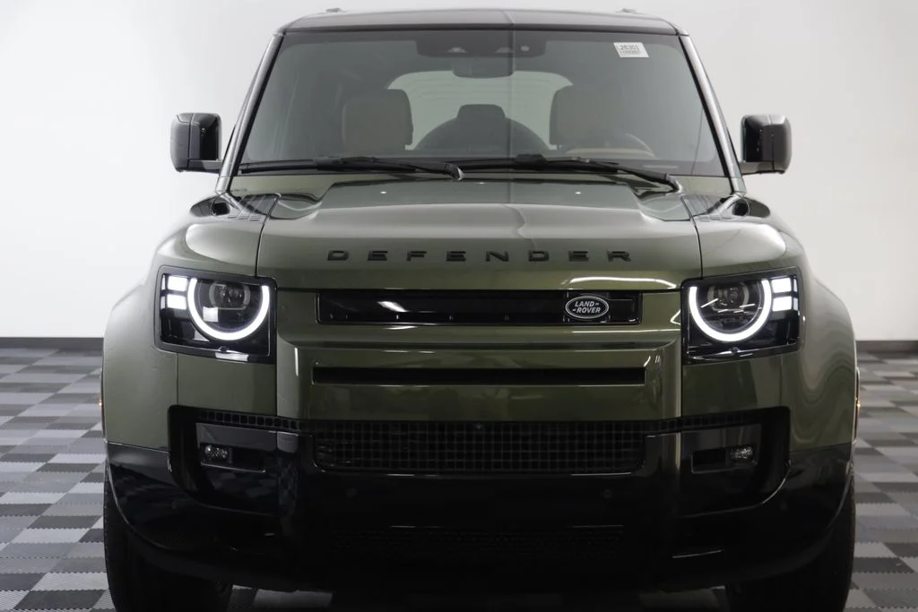 New 2026 Green Land Rover X-Dynamic SE image 23