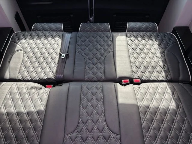 New 2027 Silver Mercedes-Benz Discovery Touring image 43