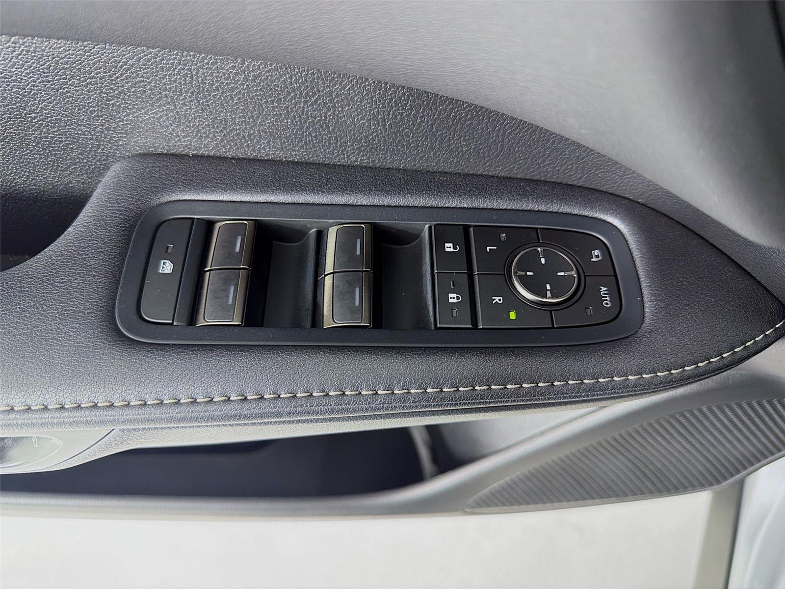 Used 2024 Iridium Lexus RX 350 Premium image 8