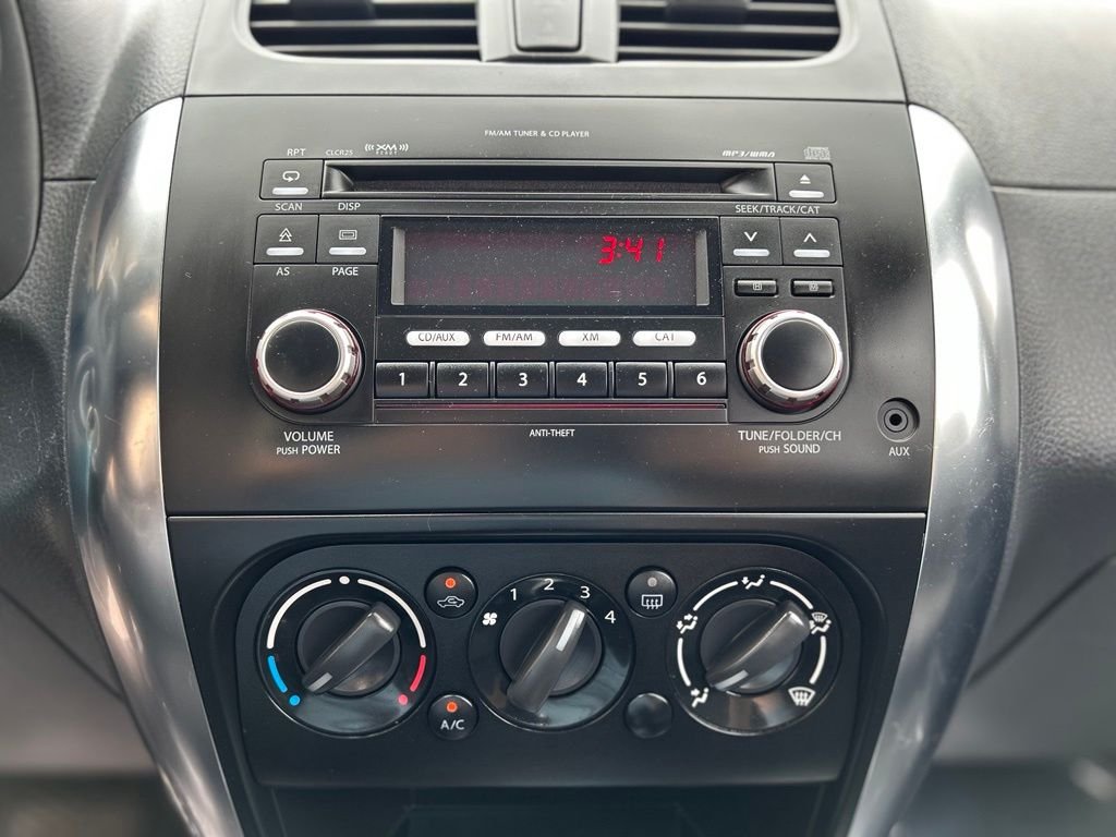 Used 2011 Silver Suzuki Premium image 25