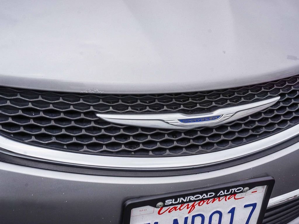Used 2015 Silver Chrysler Limited image 12