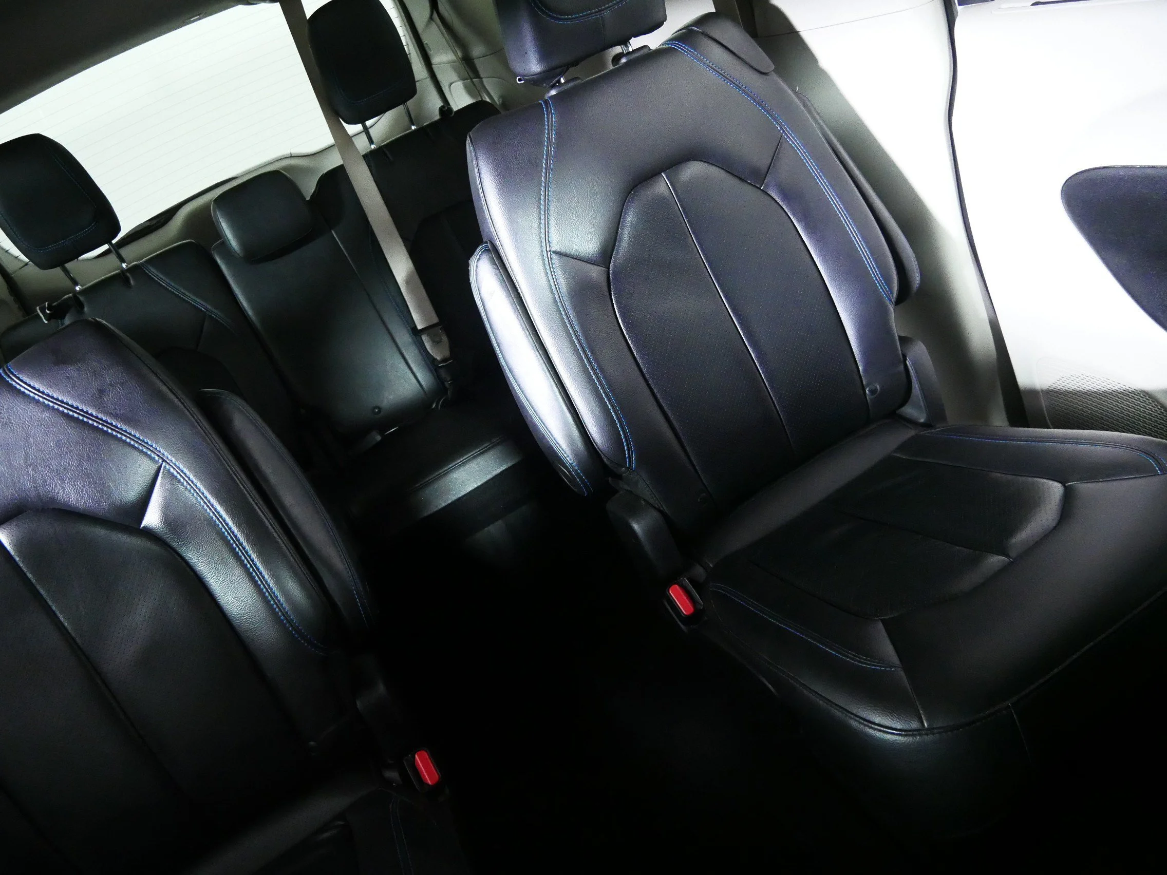 Used 2021 Bright White Clearcoat Chrysler Touring L image 14