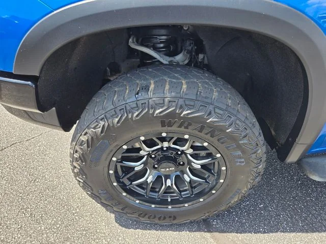 Used 2022 Blue Chevrolet ZR2 image 26