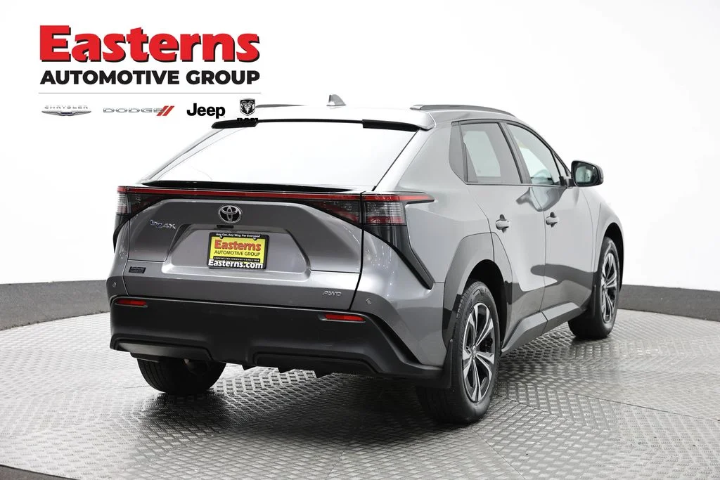 Used 2023 Gray Toyota XLE image 5