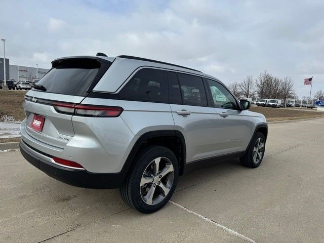 New 2026 Silver Zynith Exterior Paint Jeep Limited image 6