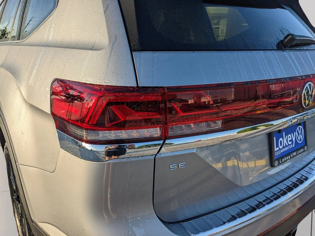 New 2026 Silver Volkswagen 2.0T SE w/Technology image 11