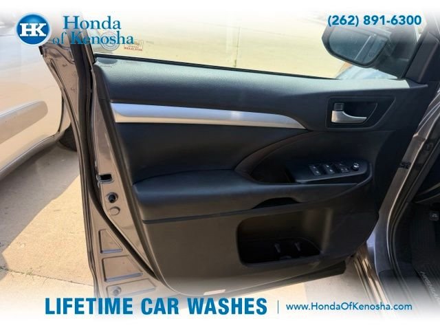 Used 2017 Predawn Gray Mica Toyota XLE image 7