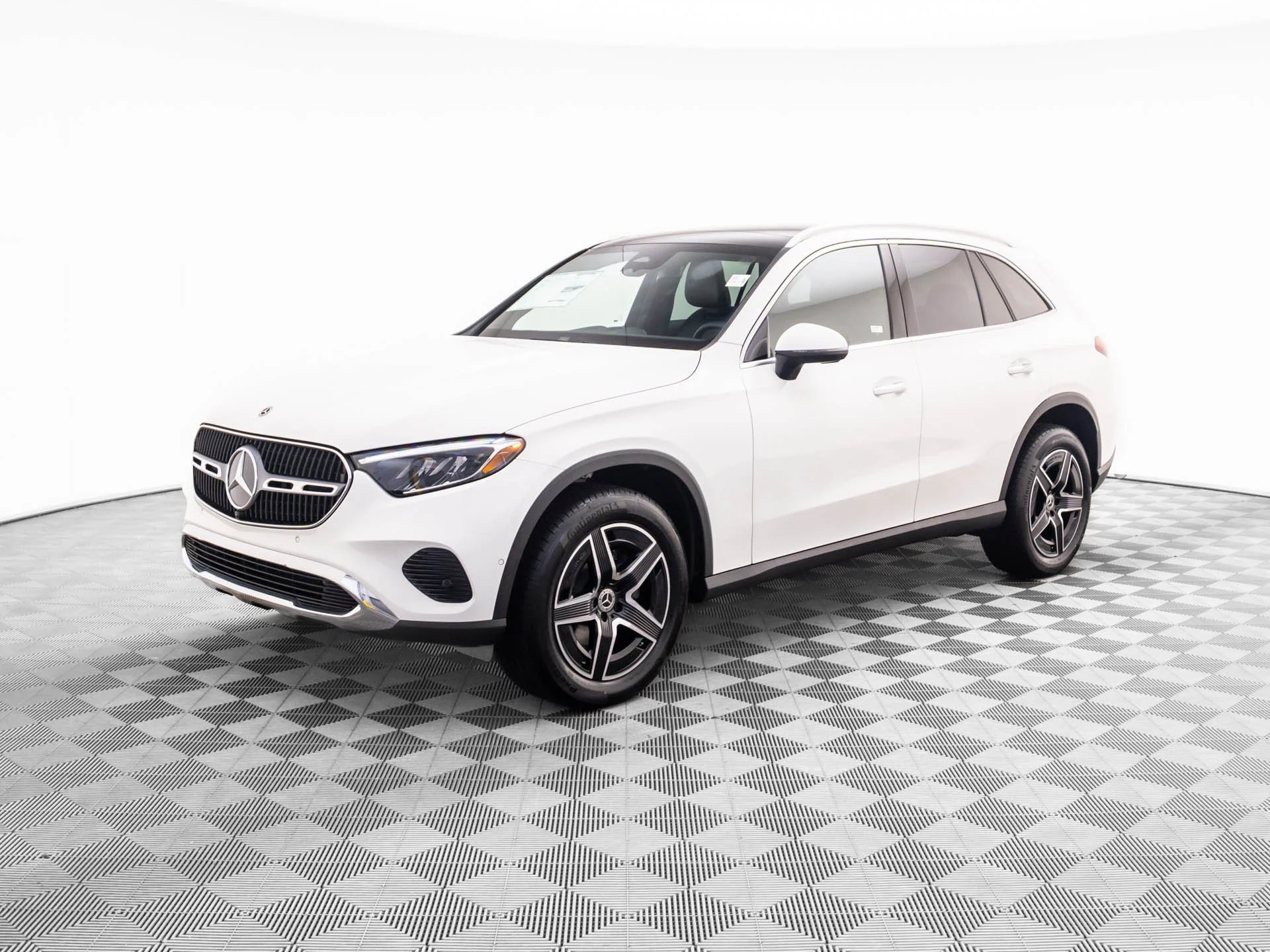 New 2026 White Mercedes-Benz GLC 300 image 1