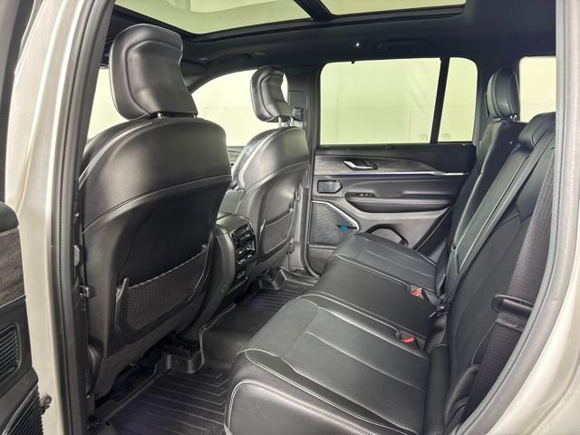 Used 2022 Silver Zynith Jeep Overland image 12