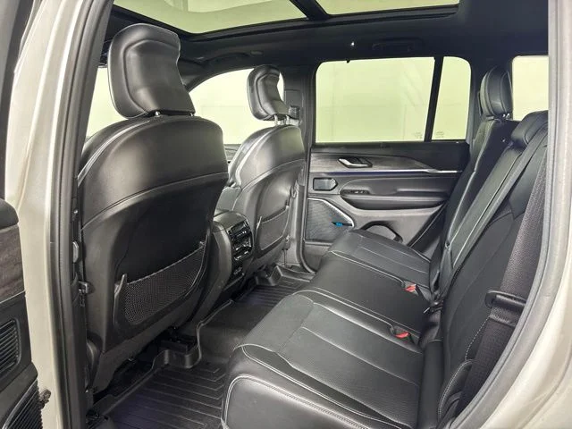 Used 2022 Silver Zynith Jeep Overland image 12