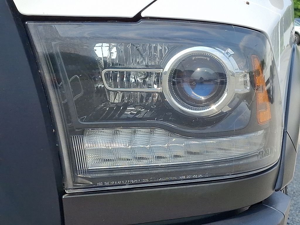 Used 2022 White Ram Warlock image 10