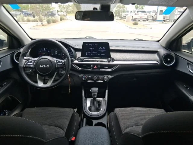 Used 2024 White Kia LXS image 9