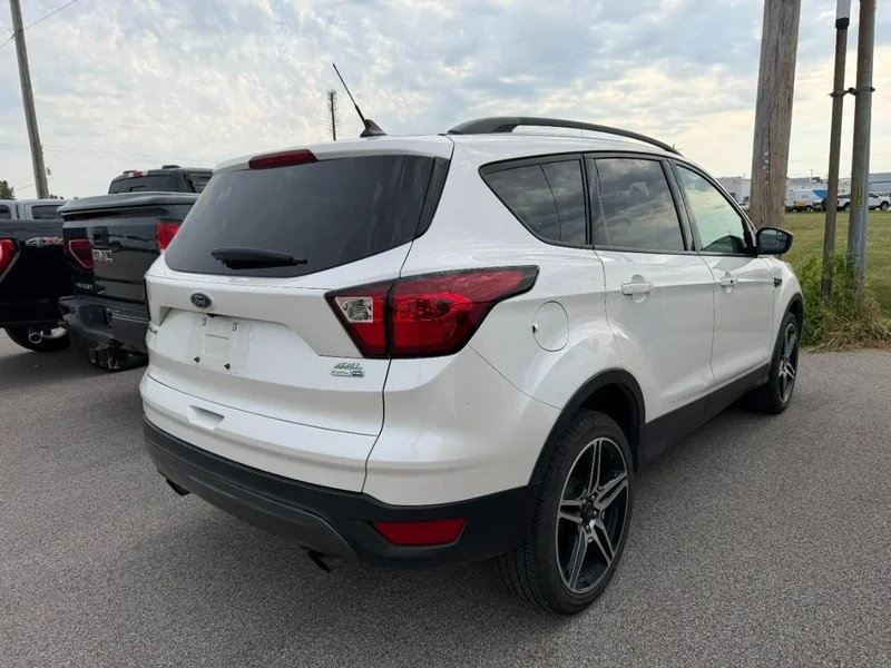 Certified Used 2019 White Platinum Tri-Coat Metallic Ford SEL 4WD image 2