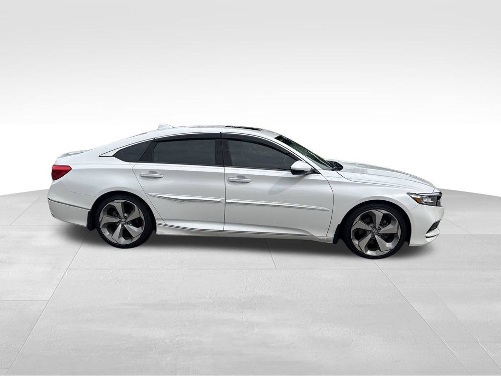 Used 2018 White Honda Touring 2.0T image 2
