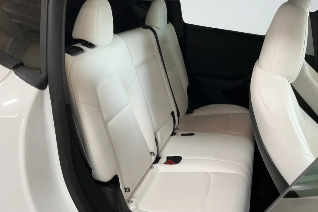 2024 Tesla Model Y Long Range - Photo 20