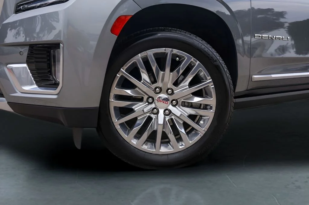 Used 2023 Sterling Metallic GMC Denali image 4