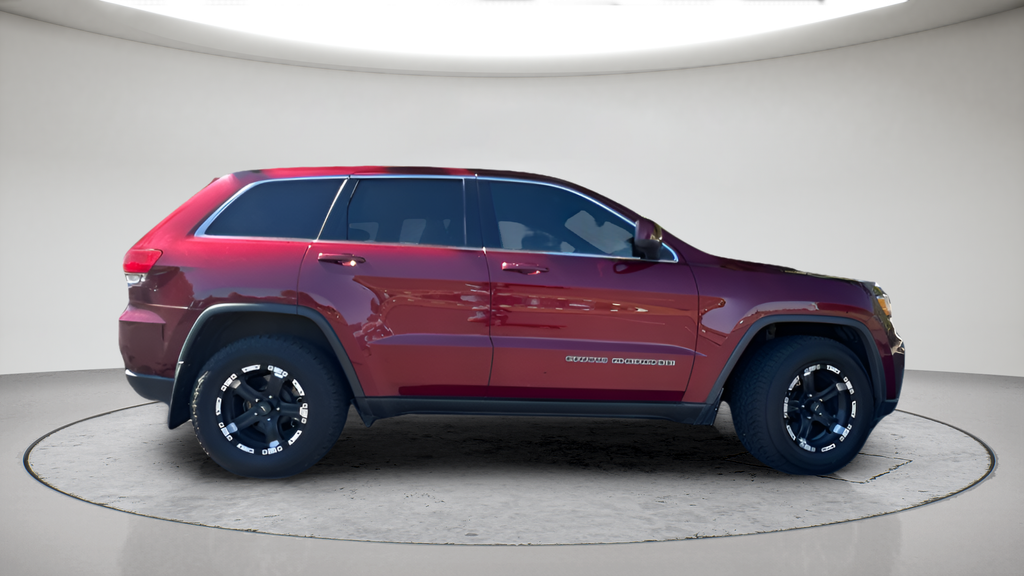Used 2017 Red Jeep Laredo image 2