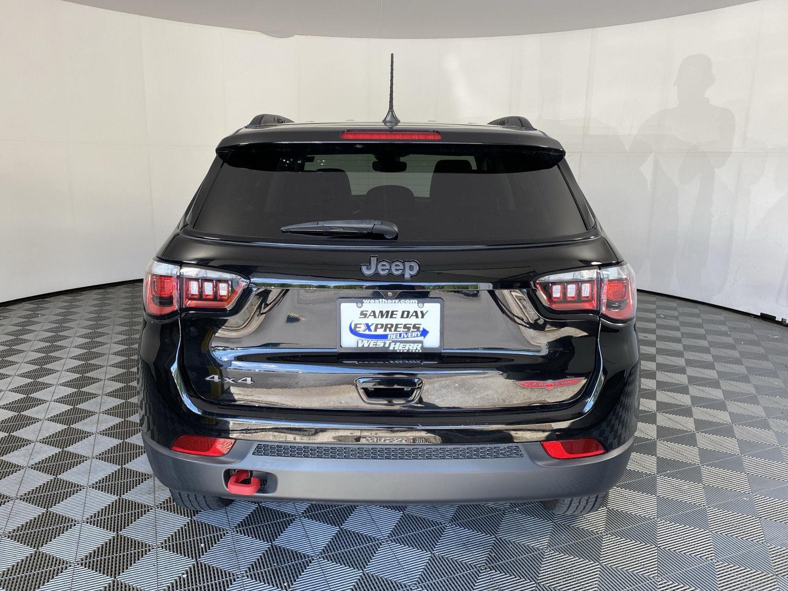 Used 2022 Diamond Black Crystal Pearlcoa Jeep Trailhawk image 6
