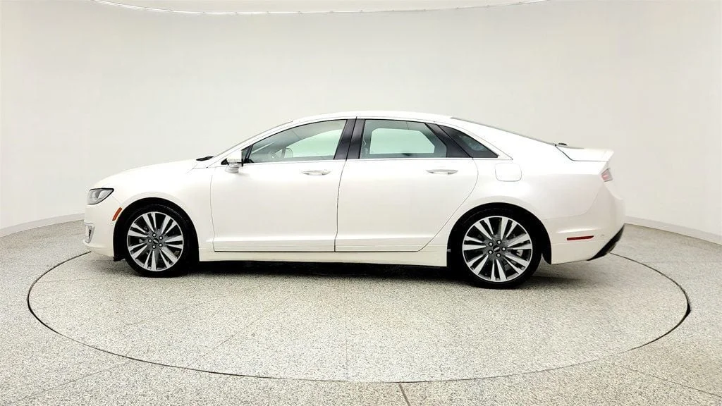 Used 2020 White Platinum Metallic Tri-Coat Lincoln Hybrid Reserve FWD image 8