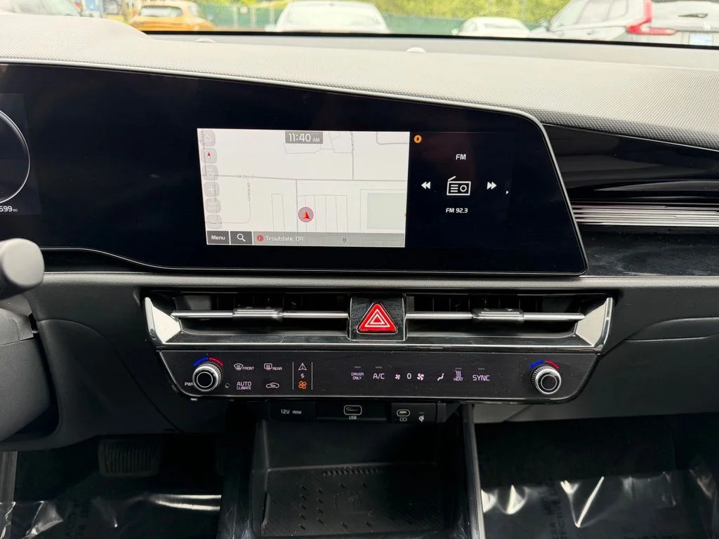 Used 2023 Steel Gray Kia Wind image 20