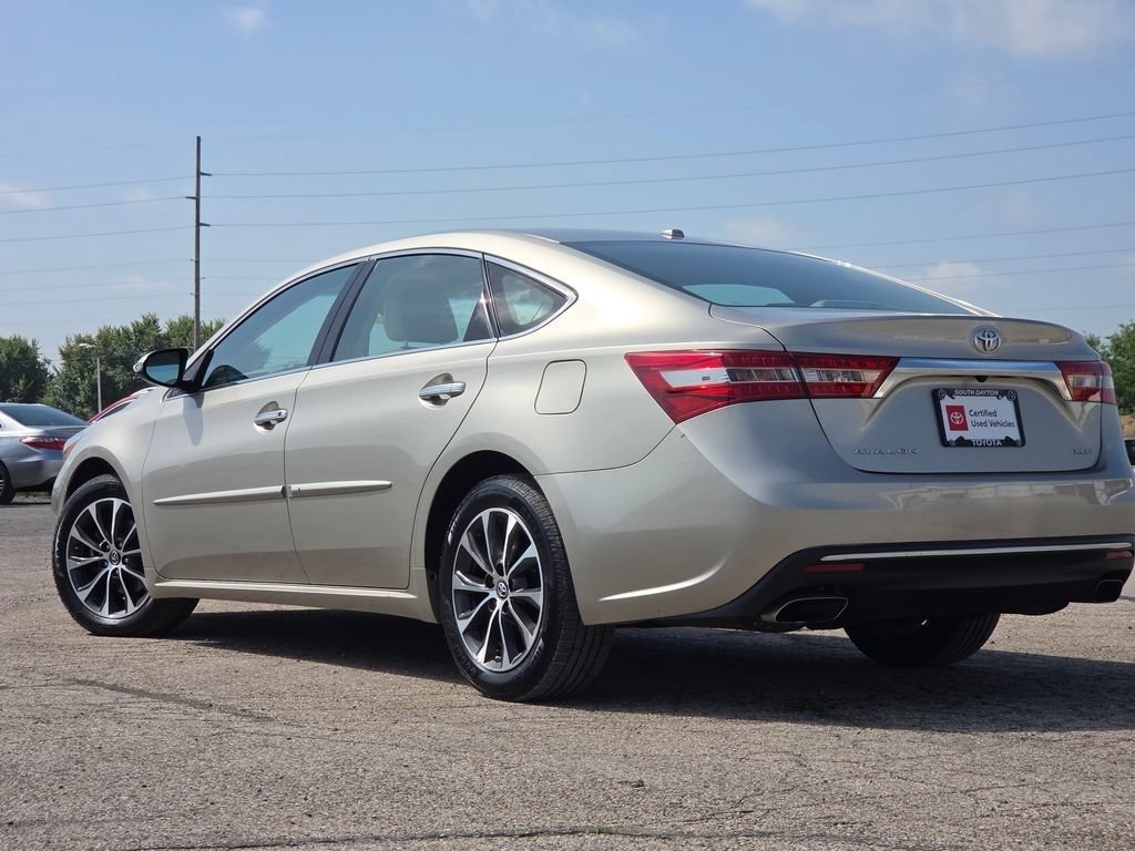 Certified Used 2018 Creme Brulee Toyota XLE Premium image 24