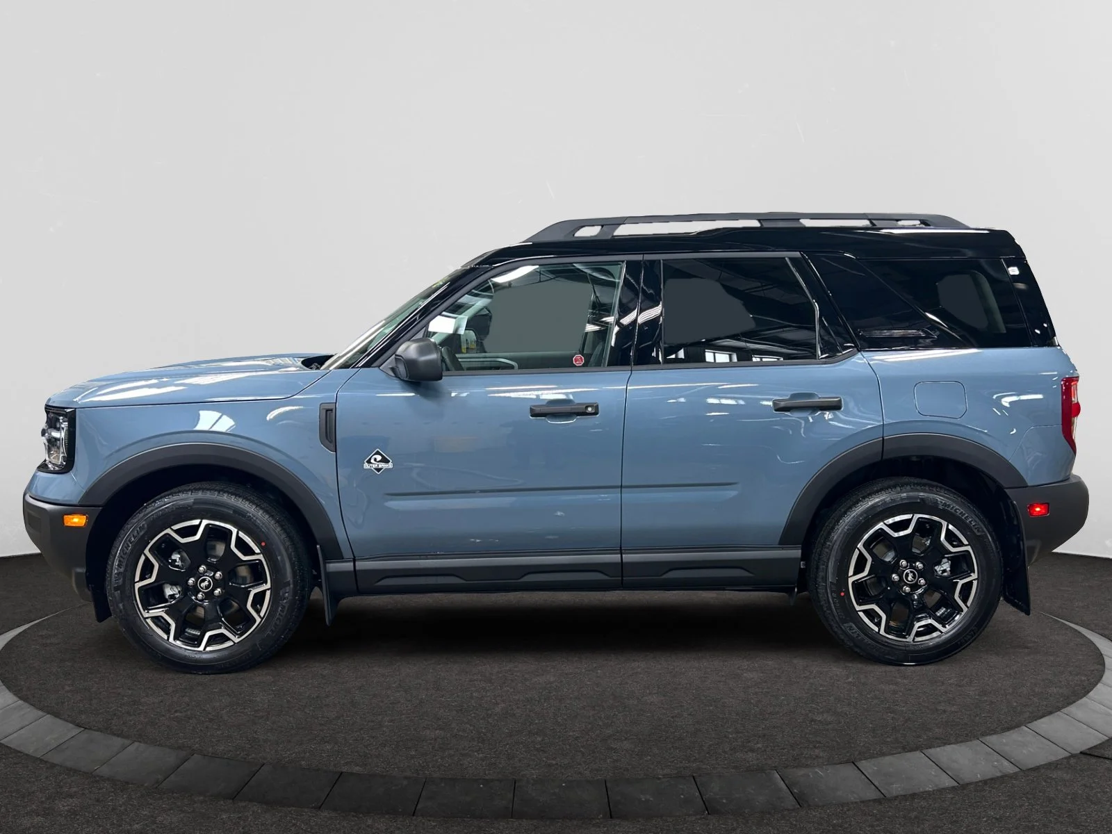 New 2026 Azure Grey Metallic Tri-Coat Ford Outer Banks image 2