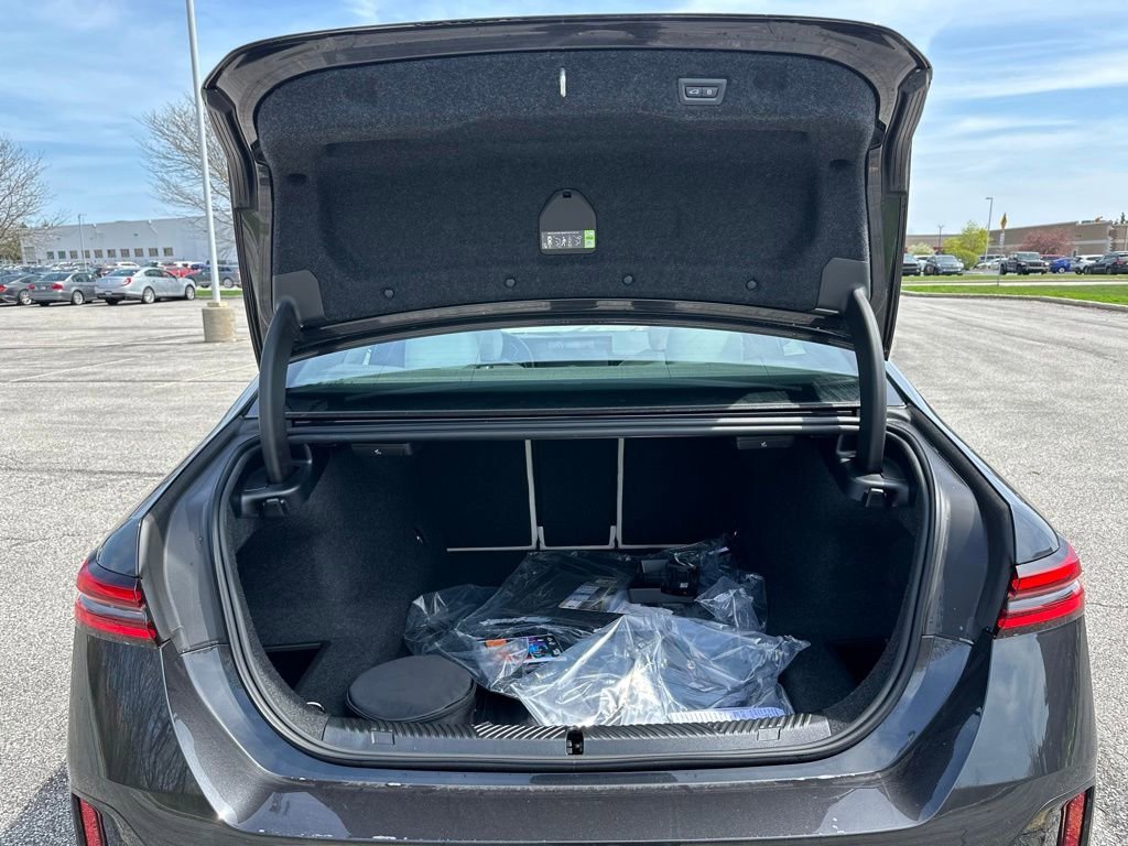 New 2026 Dark Graphite Metallic BMW 530i xDrive image 23