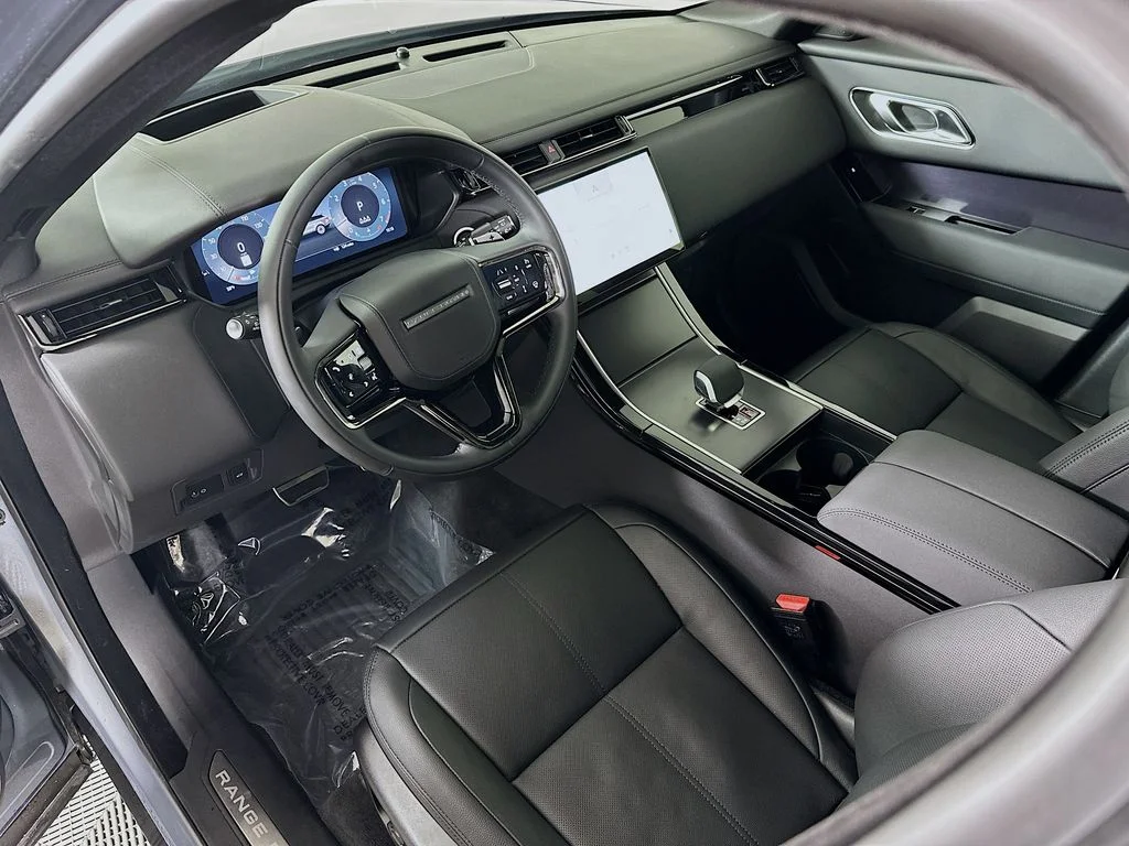 Used 2026 Zadar Gray Premium Metallic Land Rover Dynamic SE image 10