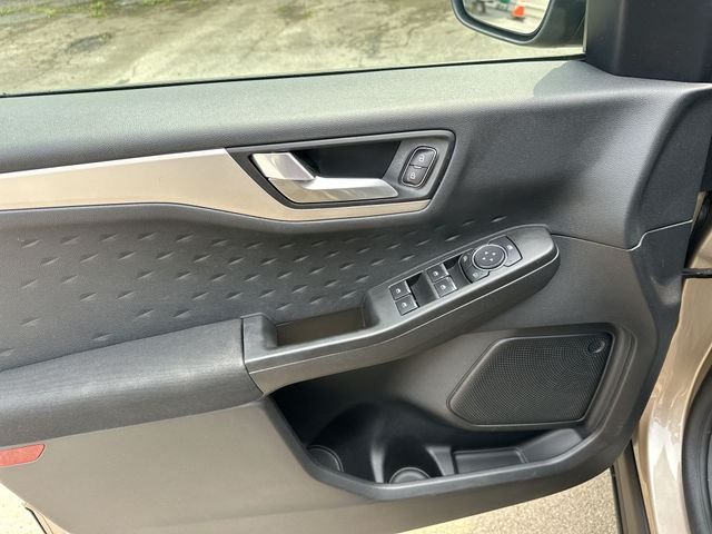 Used 2020 Gold Ford SE image 17