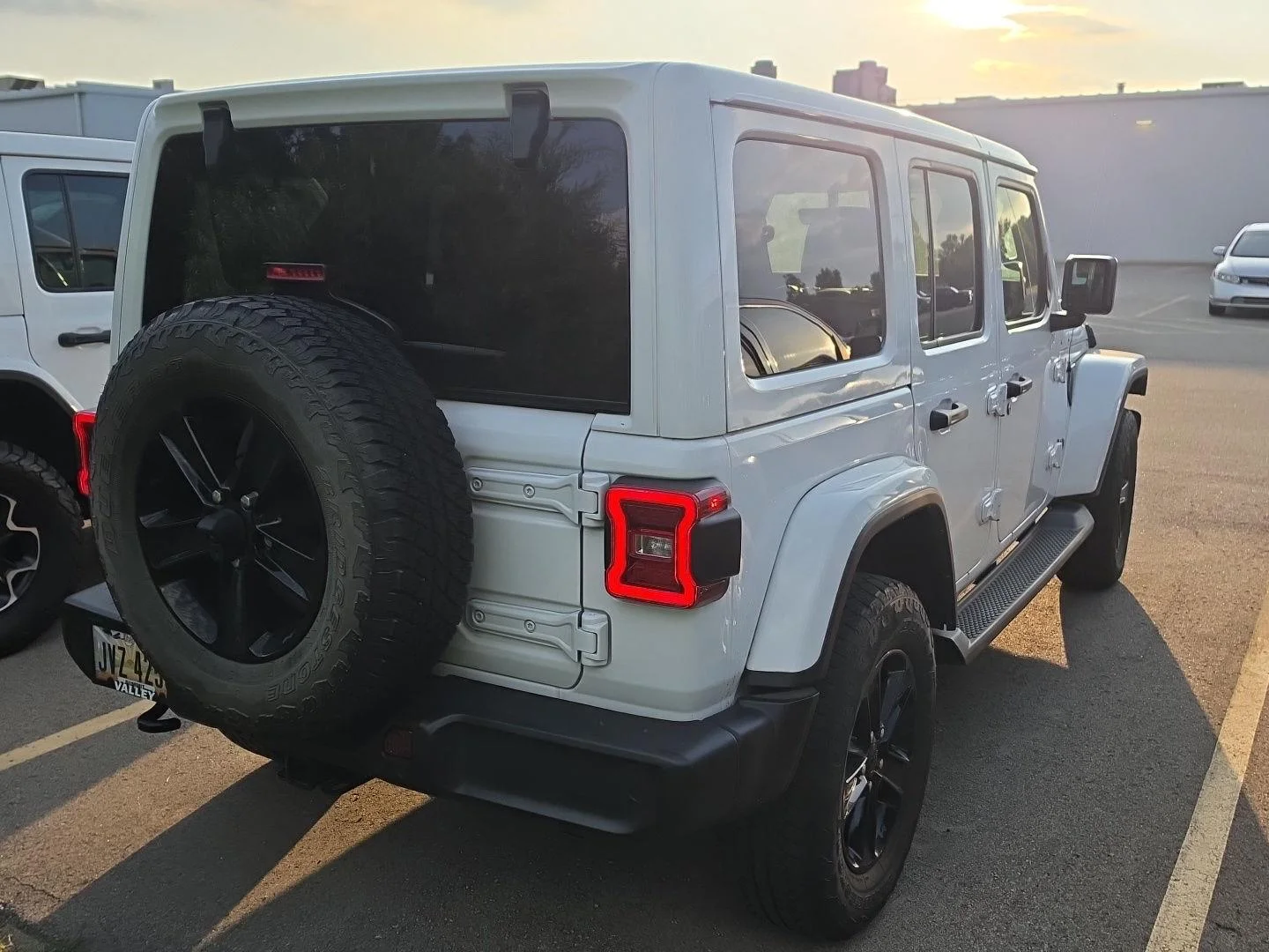 Used 2022 White Jeep Unlimited Sahara Altitude image 3