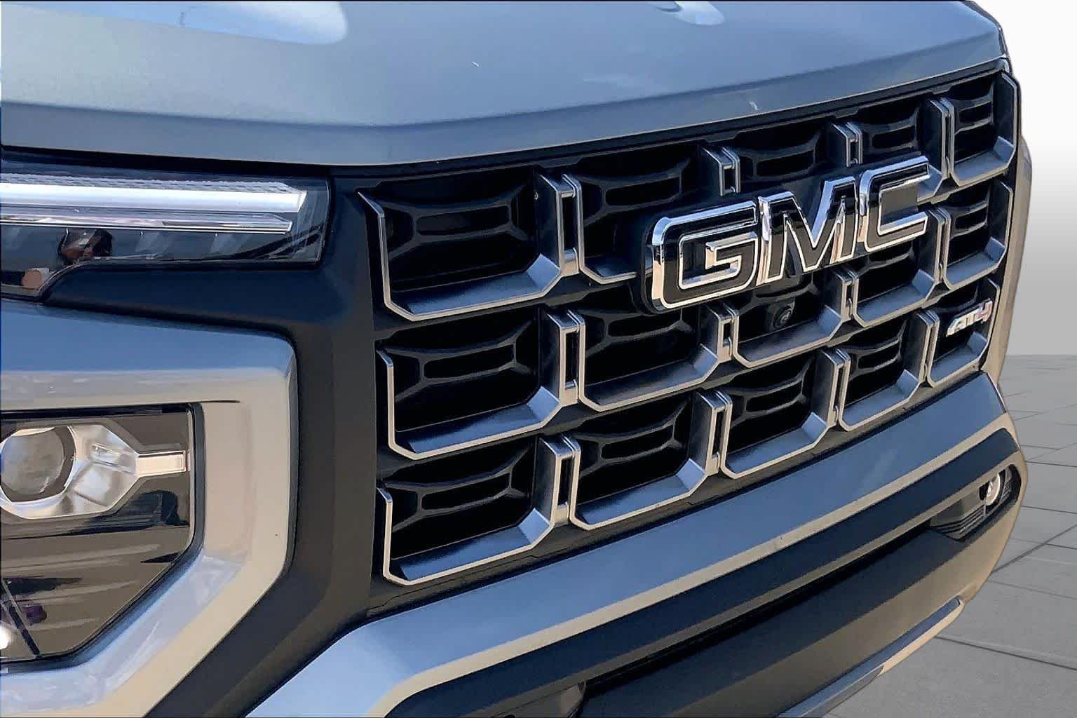 Used 2025 Sterling Metallic GMC 4WD AT4 image 28