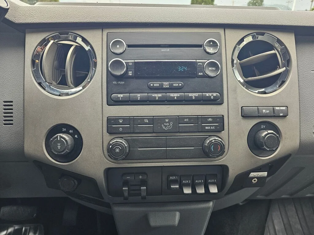 Used 2016 Magnetic Metallic Ford XLT image 17
