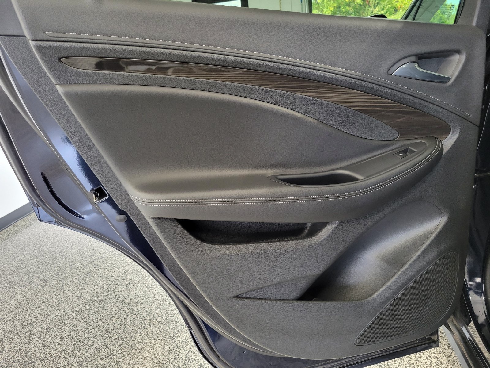 Used 2020 Blue Buick Essence image 26