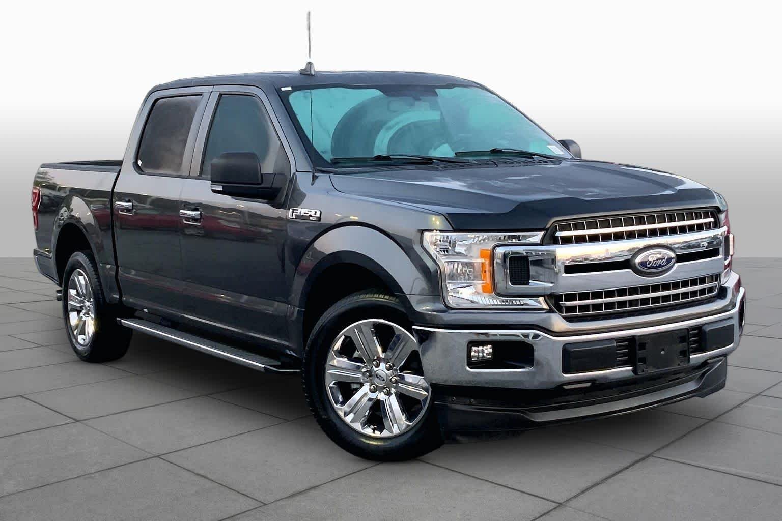 Used 2018 Magnetic Metallic Ford XLT image 3