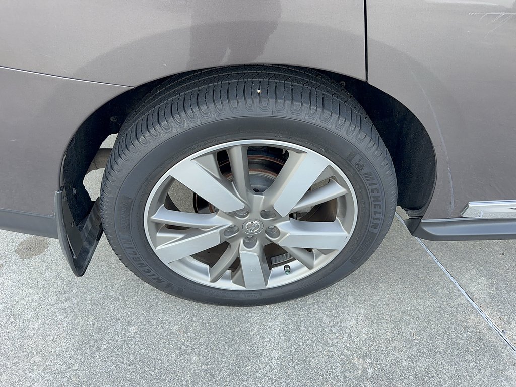 Used 2015 Java Metallic Nissan Platinum image 11