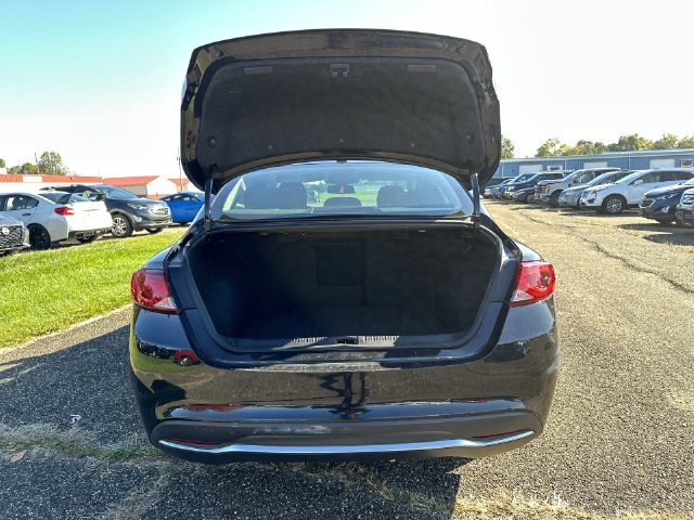 Used 2016 Black Chrysler Limited image 27
