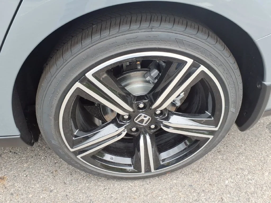 New 2026 Urban Gray Pearl Honda SE image 16