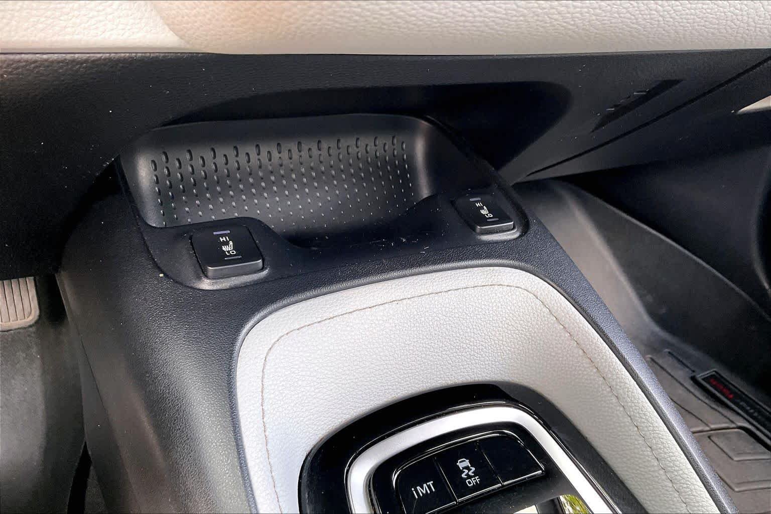 Used 2019 Classic Silver Metallic Toyota XSE image 33