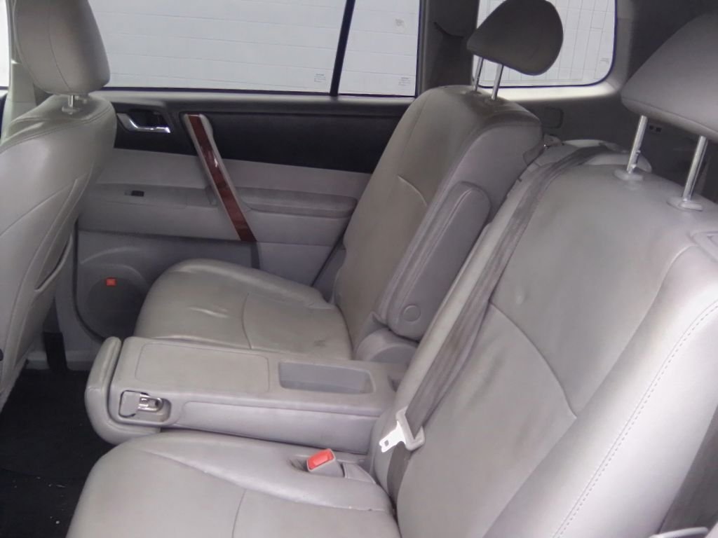 Used 2013 Silver Toyota Limited image 11