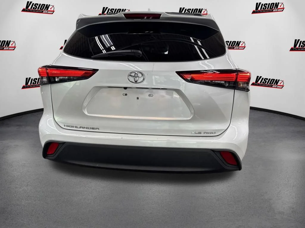 Used 2022 Beige Toyota XLE image 6
