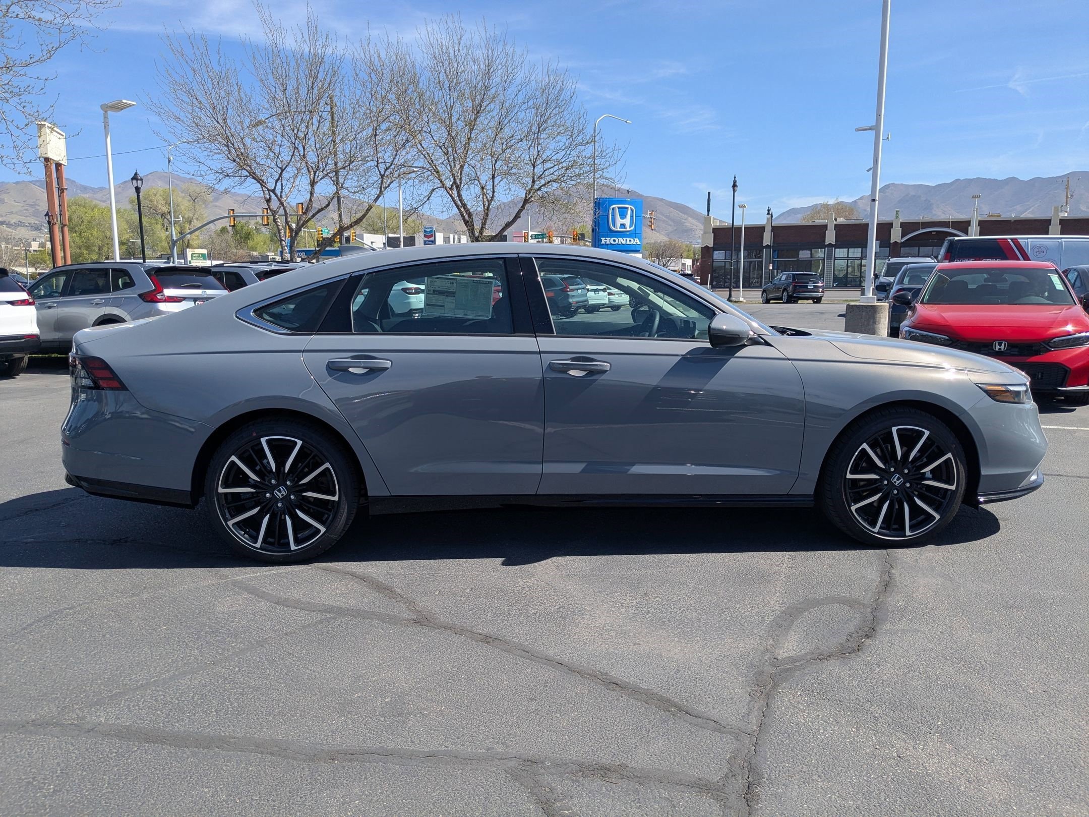 New 2026 Urban Gray Pearl Honda Touring image 2