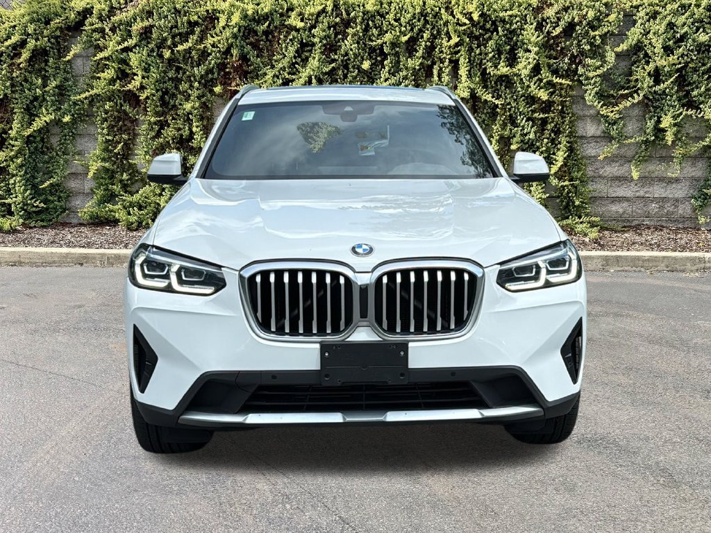 Used 2022 Alpine White BMW xDrive30i image 2