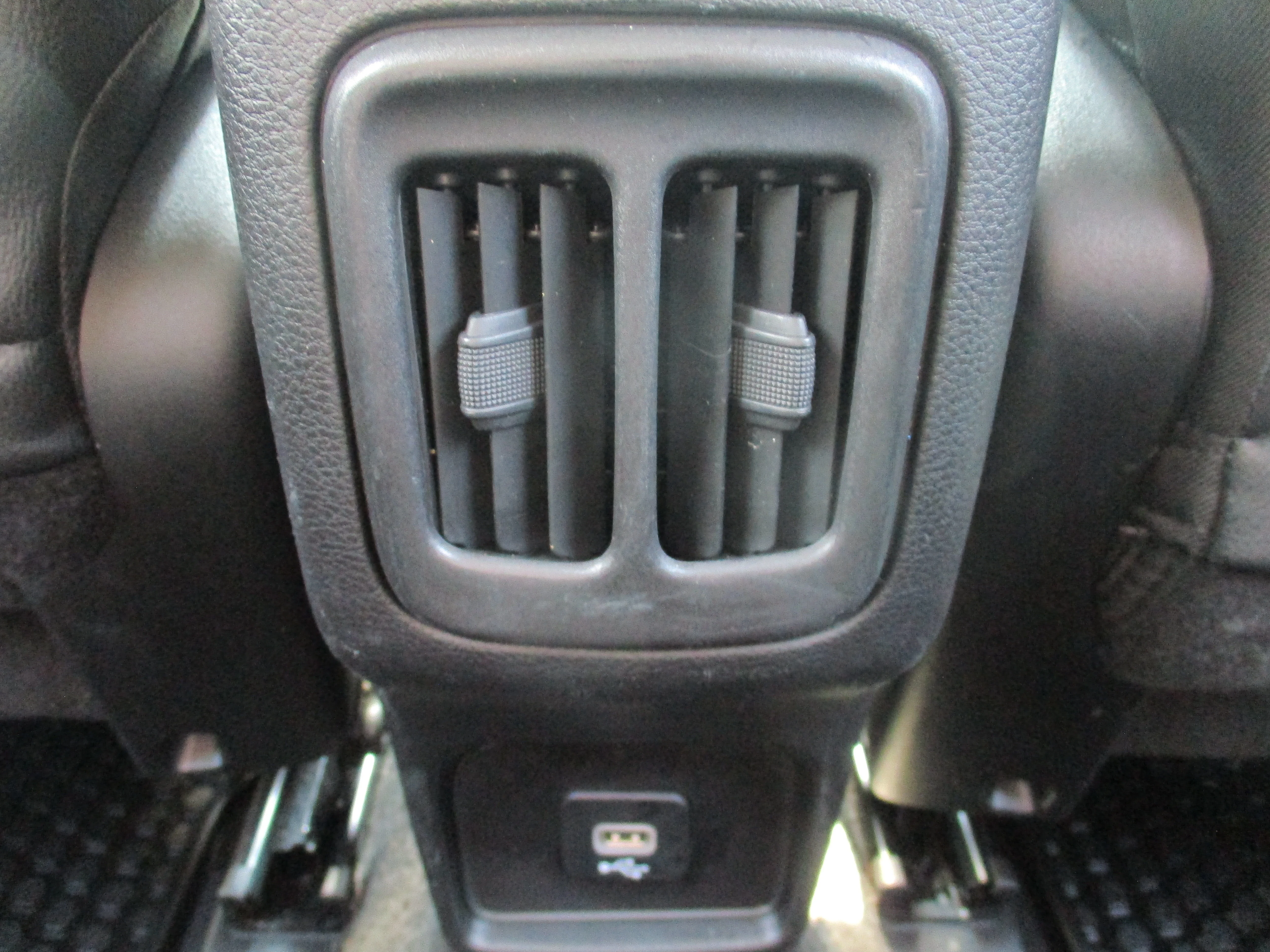 Used 2020 White Clearcoat Jeep Latitude image 43