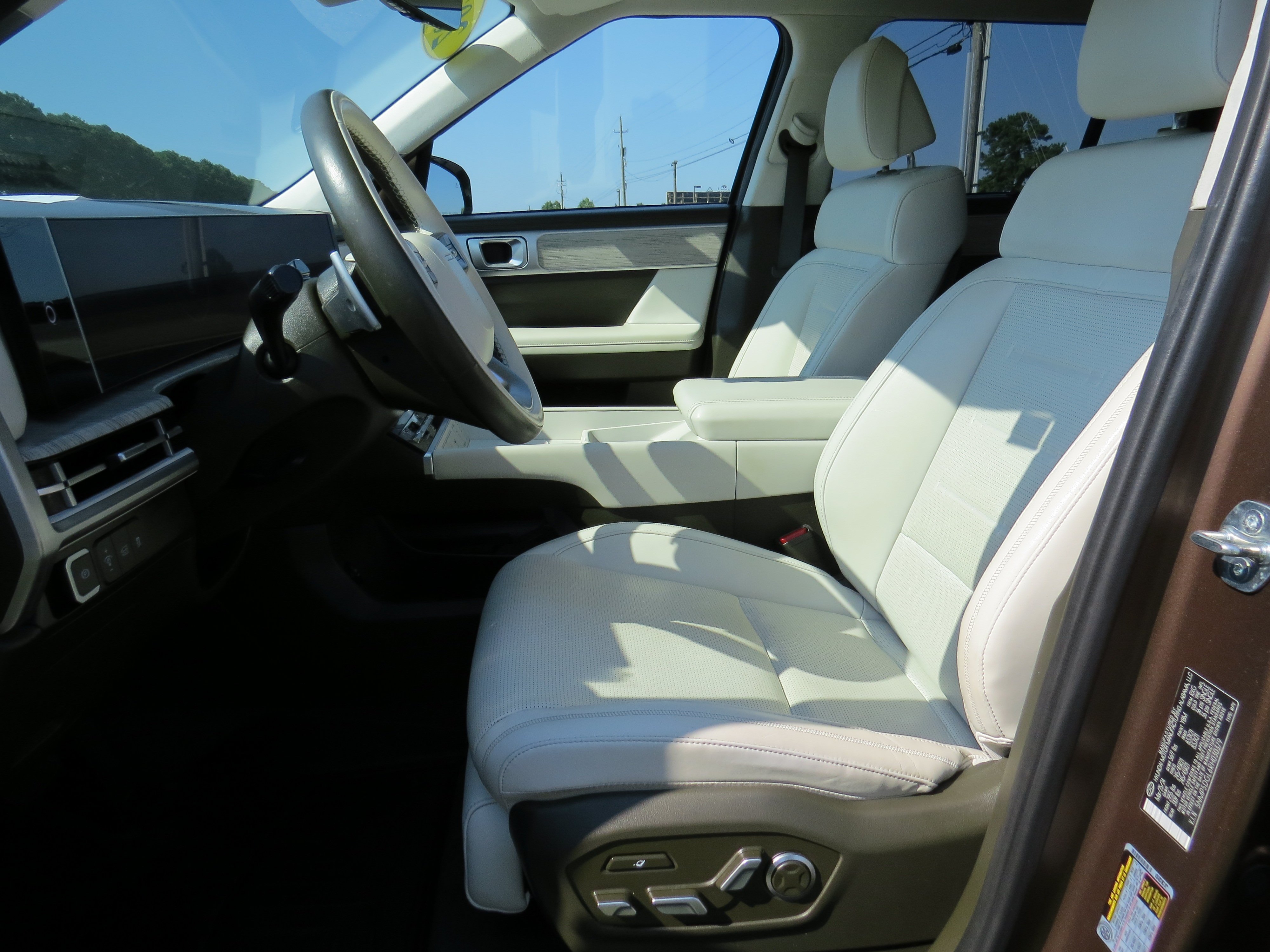 Used 2024 Earthy Brass Matte Hyundai Calligraphy image 11