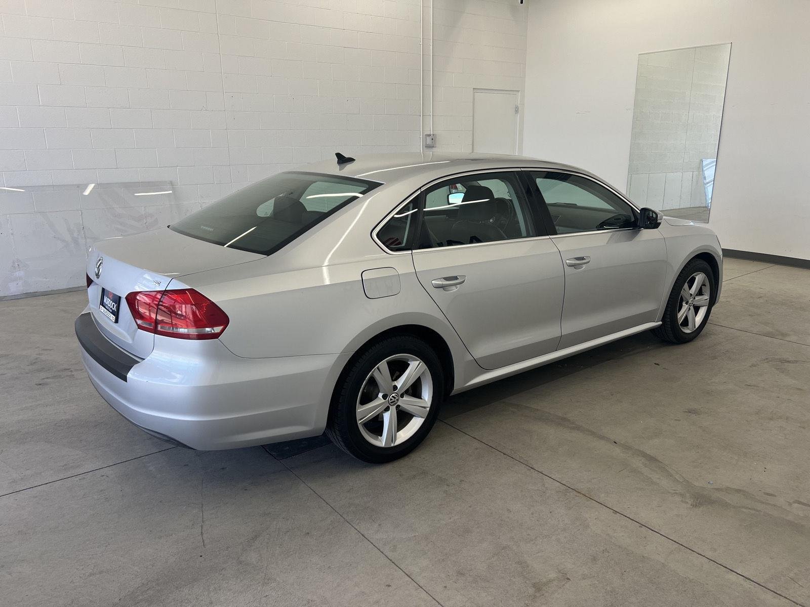 Used 2013 Reflex Silver Metallic Volkswagen 2.5L SE image 4