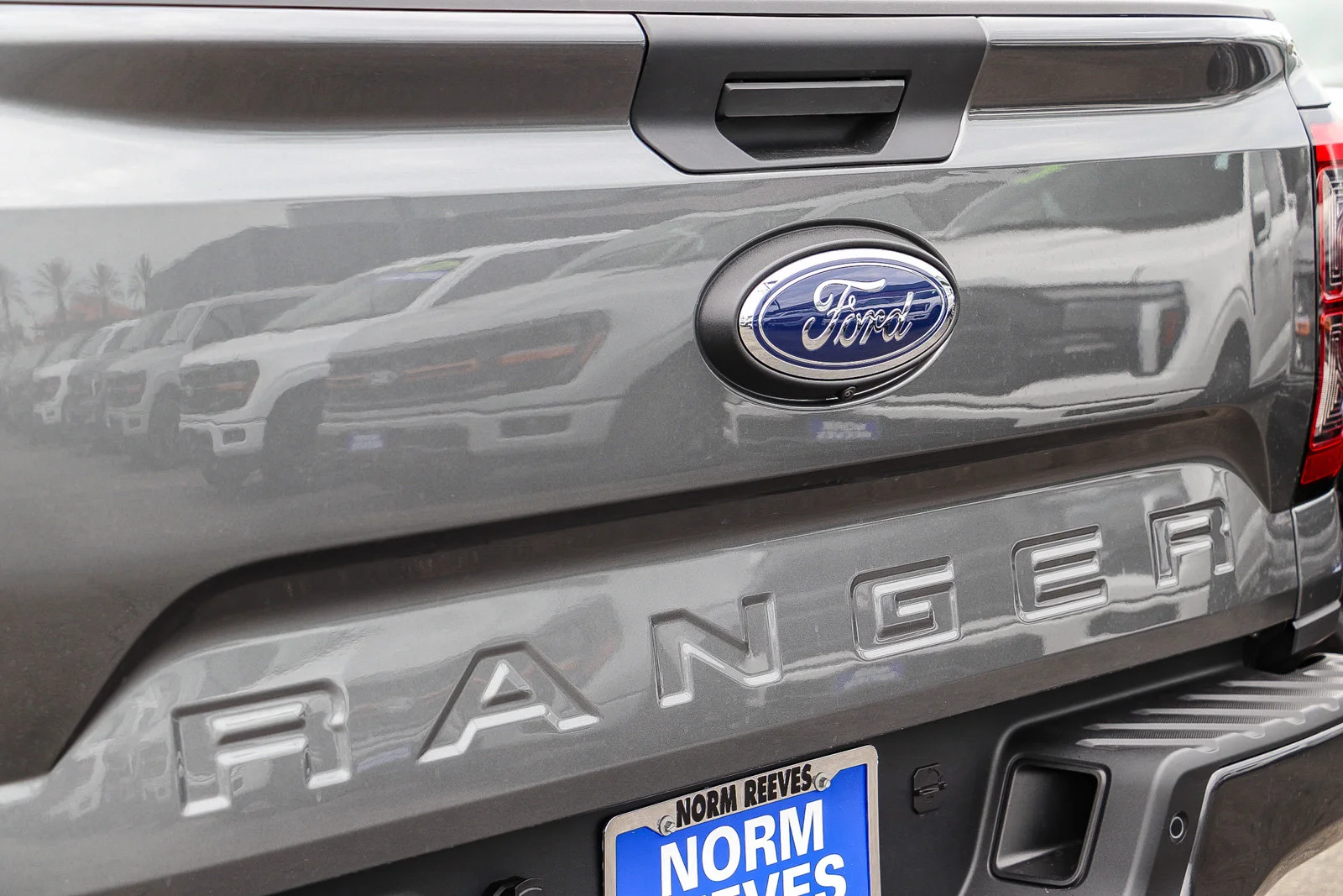 New 2026 Carbonized Gray Metallic Ford XLT image 10