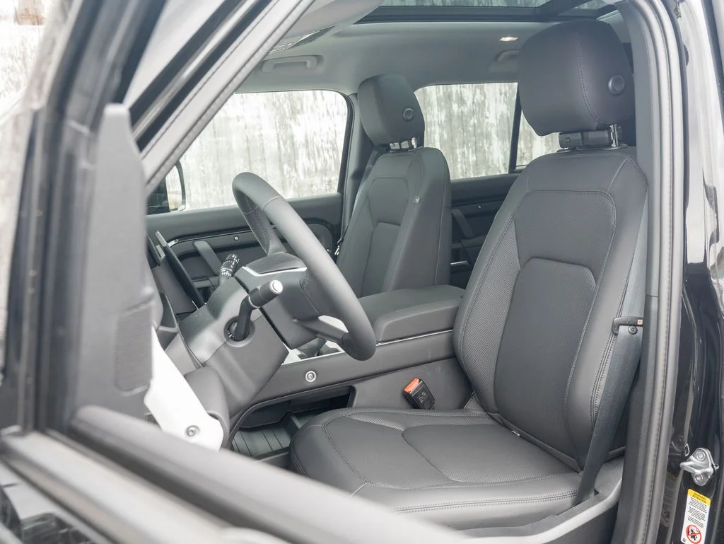 New 2026 Santorini Black Land Rover S image 19