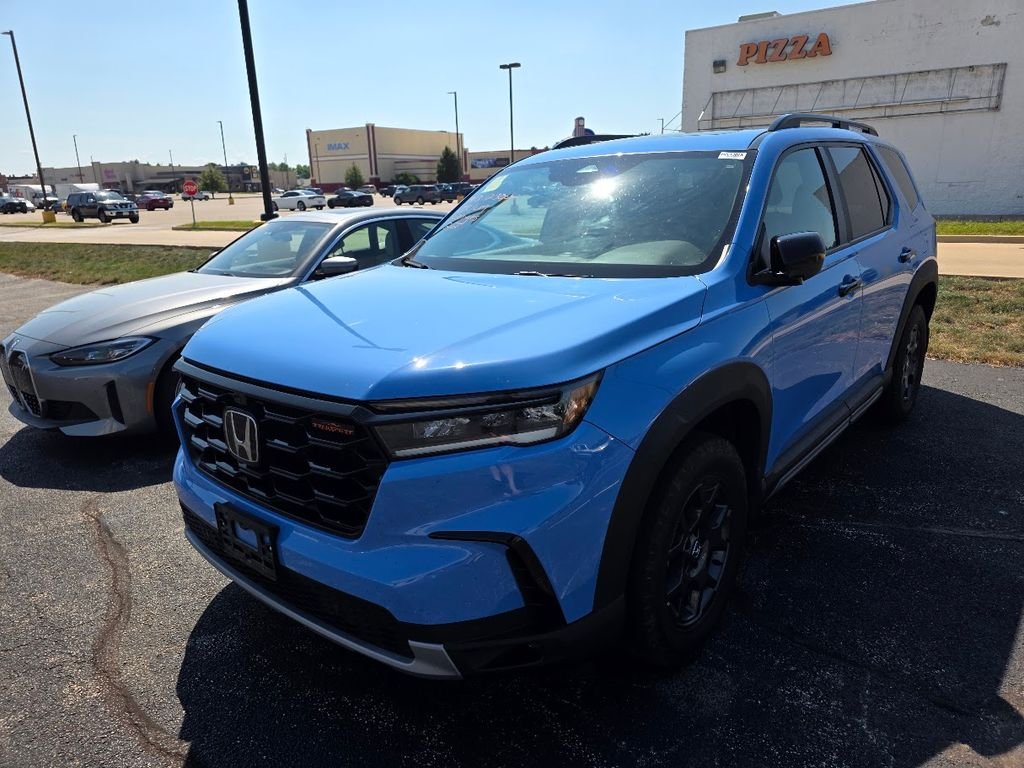 Used 2023 Diffused Sky Pearl Honda TrailSport image 2